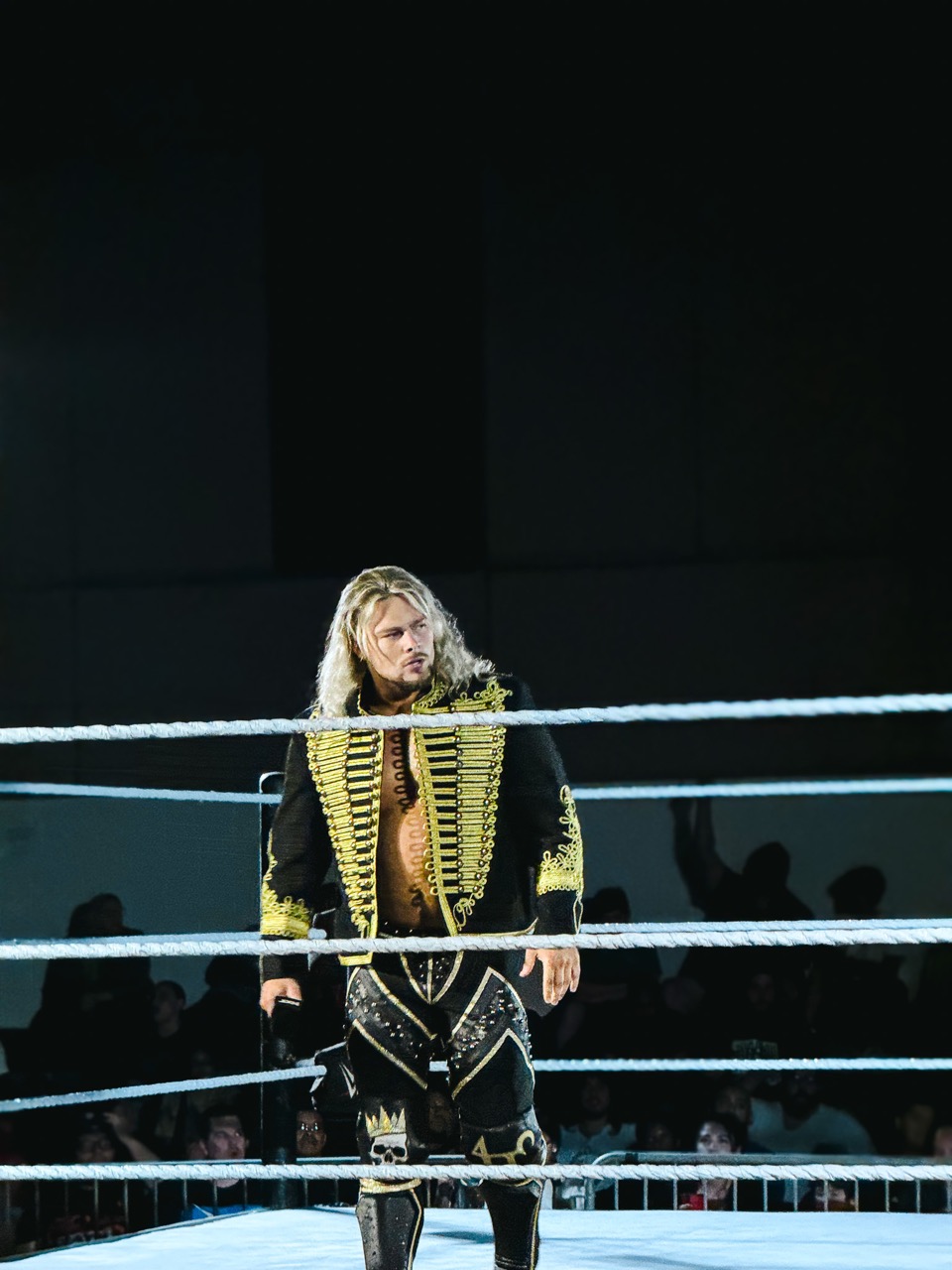 Hussar making his entrance, live wrestling coverage